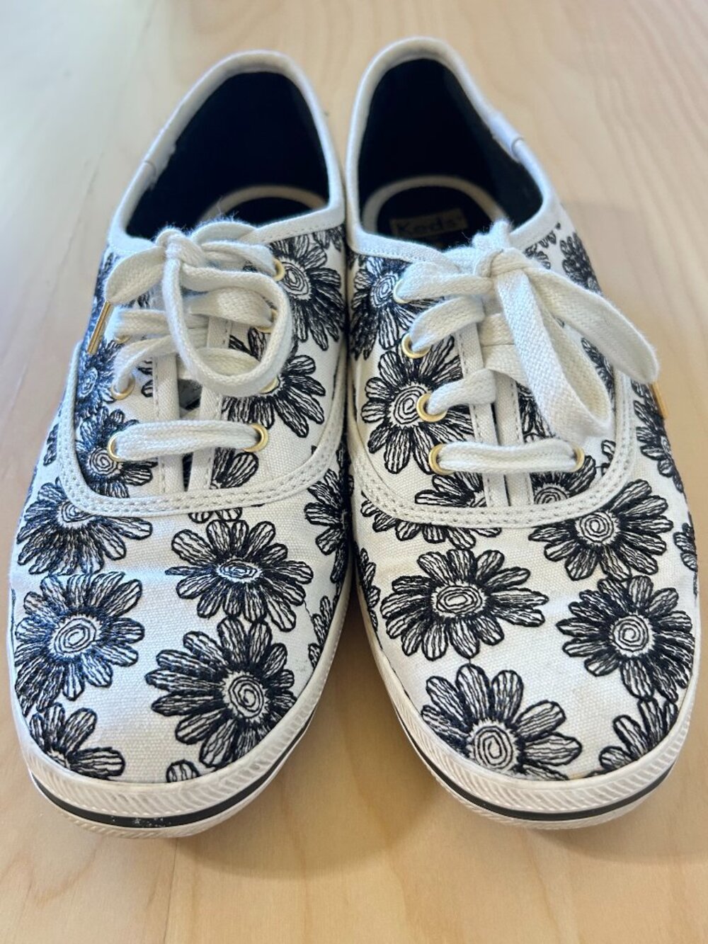 Keds X Kate Spade Lace Up Sneakers White With Black Embroidered Flowers Size 9